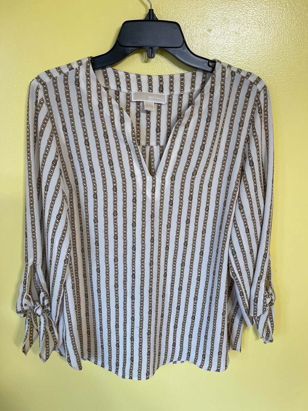 MICHAEL Michael Kors Women's Bone and Gold Chain Link Print V-Neck Tie-Sleeve Bl